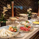 Grand Vaves Hotel