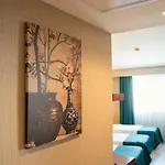 Hotel Grand Vaves