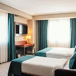 Grand Vaves Hotel