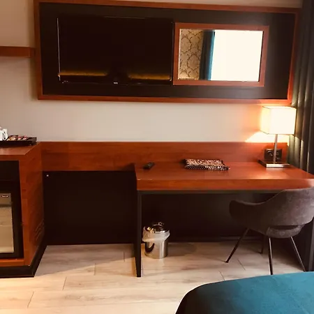 Grand Vaves Hotel