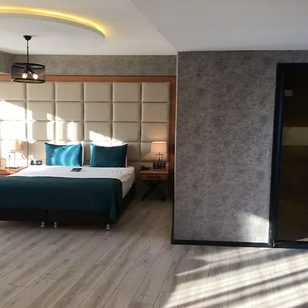 Grand Vaves Hotel