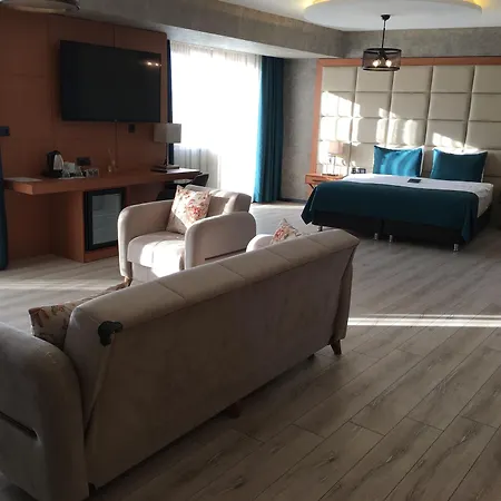 Grand Vaves Hotel 4*
