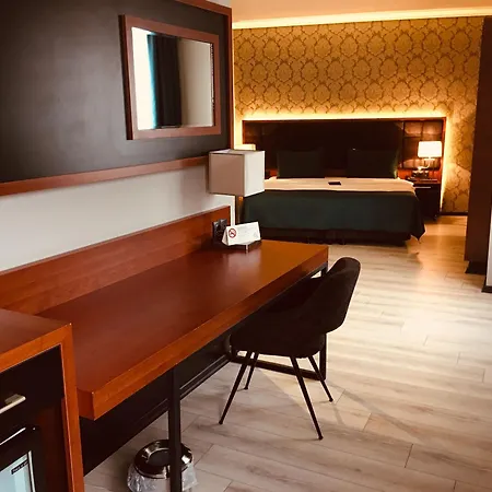Grand Vaves Hotel