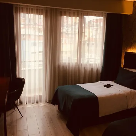 Grand Vaves Hotel
