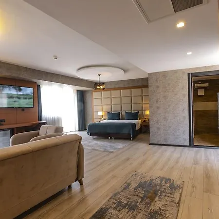 Grand Vaves Hotel