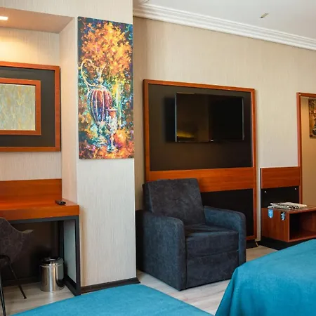 Grand Vaves Hotel