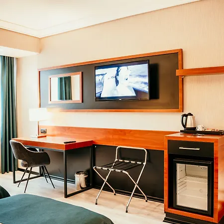 Grand Vaves 酒店 特拉布宗