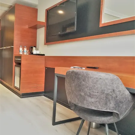 Ξενοδοχείο Grand Vaves 4*