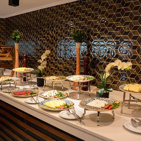 غراند فافيز فندق 4*